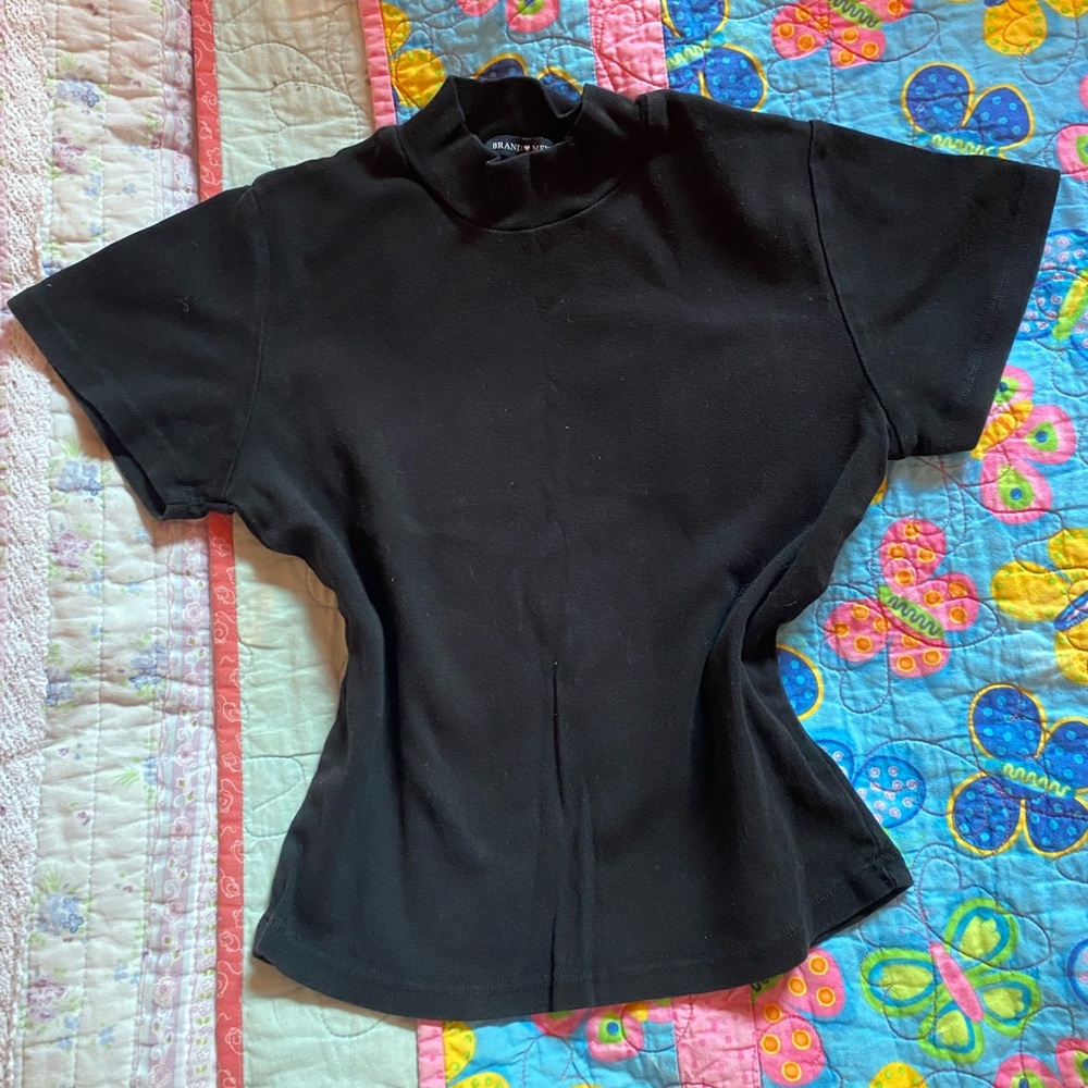BRANDY MELVILLE BLACK FITTED BABY TEE